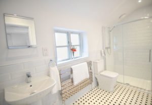 Image of the ensuite for the super king bedroom
